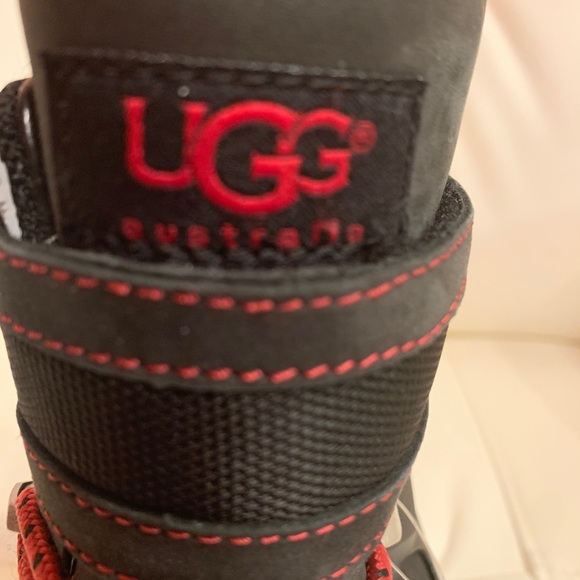 UGG Utility Waterproof Boots / Sneakers. Unisex - Picture 15 of 15